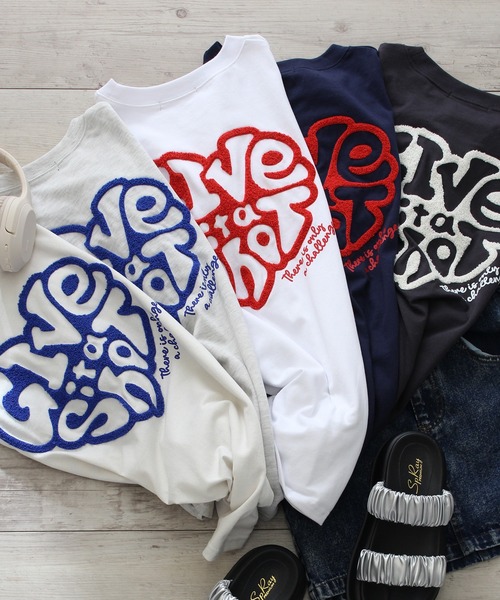 SpRay(スプレイ)の「ハートサガラロゴTシャツ(Tシャツ/カットソー・レディース・アイボリー/チャコールグレー/オフホワイト/ネイビー/オートミール・FREE)」の7枚目の写真