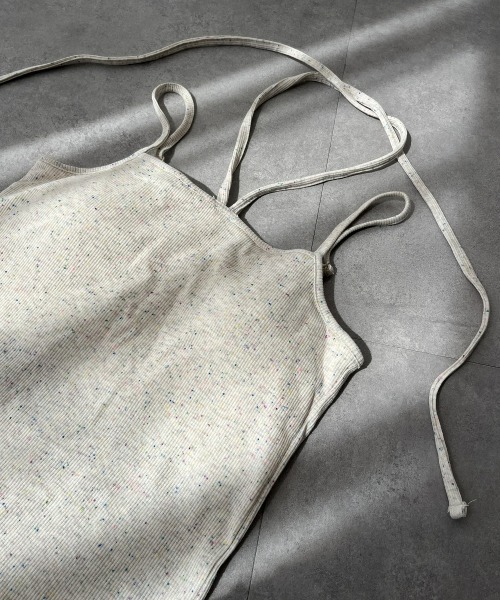 QFORON（キュフォロン）の「カップ付きホルターネックキャミソール（キャミソール・レディース・アイボリー/ブラック・M）」の16枚目の写真