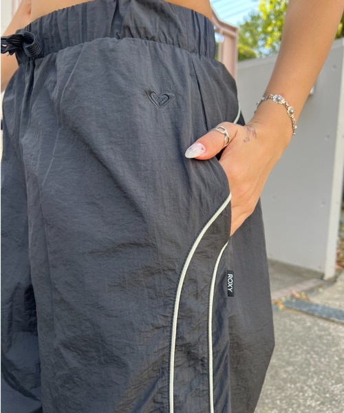 ROXY（ロキシー）の「【ZOZO限定アイテム】ONE DAY PANTS/ロキシーウエストゴムスポーティボトムス（その他パンツ・レディース・グレー/ベージュ/ブラック・FREE）」の6枚目の写真