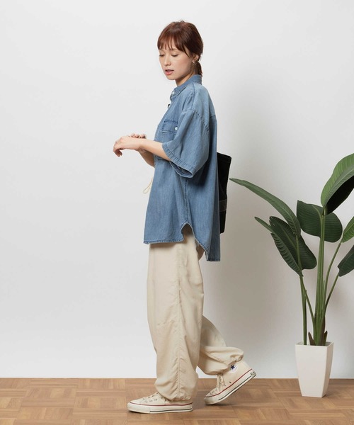 BACK NUMBER(バックナンバー)の「BACK NUMBER(バックナンバー)ライトオンスデニム半袖ビッグシャツ(シャツ/ブラウス・レディース・ライトインディゴブルー・L/XL/M)」の2枚目の写真