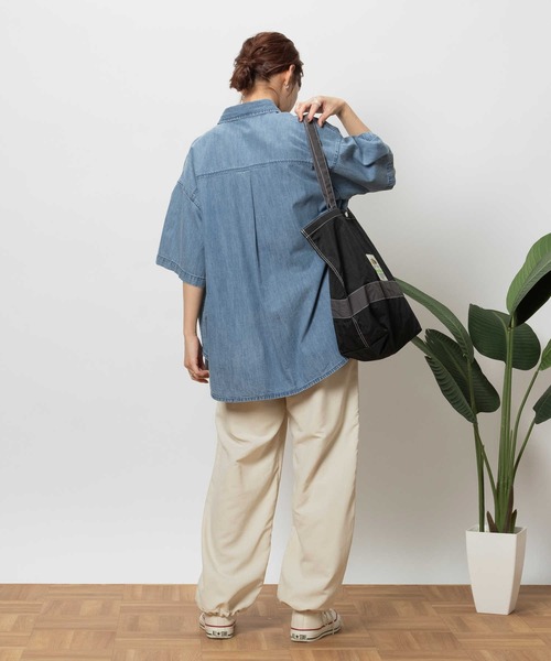 BACK NUMBER(バックナンバー)の「BACK NUMBER(バックナンバー)ライトオンスデニム半袖ビッグシャツ(シャツ/ブラウス・レディース・ライトインディゴブルー・L/XL/M)」の4枚目の写真