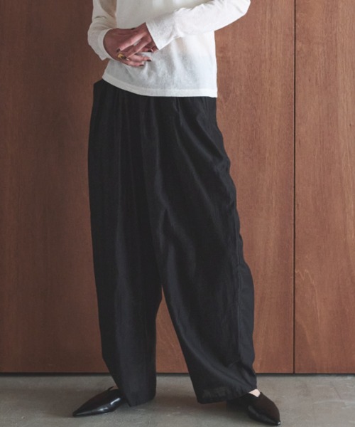 AIC.(エーアイシー)の「シアースリータックカーブシルエットパンツ(その他パンツ・レディース・ブラック/グレイッシュブルー/オフホワイト・FREE)」の3枚目の写真