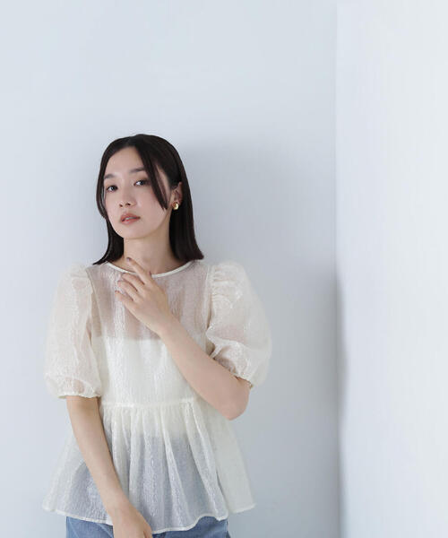 極美品　シアーノイズジャガードブラウス　ペプラムブラウス　パフスリーブ 極美品 シアーノイズジャガードブラウス ペプラムブラウス