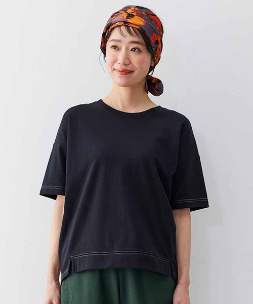 Live in comfort(リブインコンフォート)の「リブ イン コンフォート シンプルだけどこなれ見え ステッチ遣いのかのこカットソートップス(Tシャツ/カットソー・レディース・オフホワイト/ブラウン/ブラック・MEDIUM/LARGE/X-LARGE/XX-LARGE)」の1枚目の写真