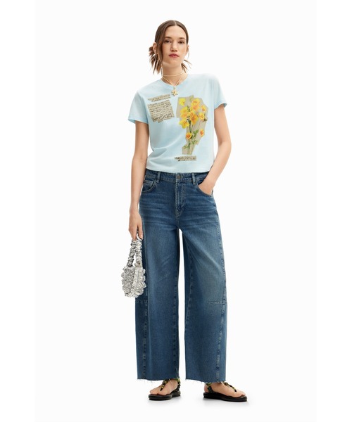 Desigual(デシグアル)の「ボタニカル花プリント Tシャツ スカイブルー(シャツ/ブラウス・レディース・ブルー・M/L/XS/XL/S)」の4枚目の写真