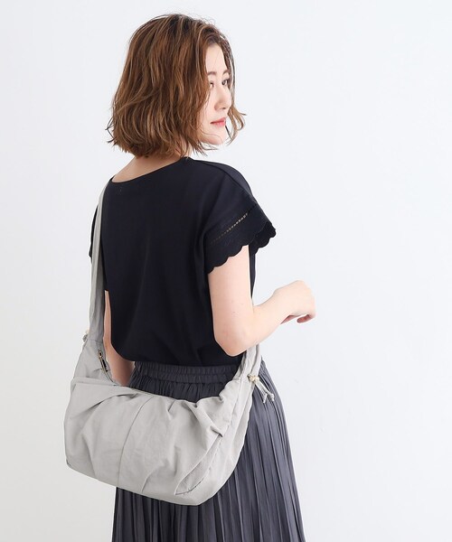 grove（グローブ）の「◆ギャザーフリルリボンムーンショルダー（ショルダーバッグ・レディース・ライトベージュ/ブラック/チャコールグレー/ライトグレー/シルバー系その他5・00）」の3枚目の写真