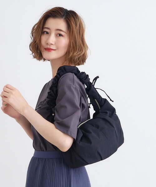 grove（グローブ）の「◆ギャザーフリルリボンムーンショルダー（ショルダーバッグ・レディース・ライトベージュ/ブラック/チャコールグレー/ライトグレー/シルバー系その他5・00）」の2枚目の写真