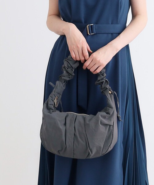 grove（グローブ）の「◆ギャザーフリルリボンムーンショルダー（ショルダーバッグ・レディース・ライトベージュ/ブラック/チャコールグレー/ライトグレー/シルバー系その他5・00）」の7枚目の写真