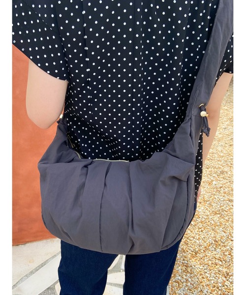 grove（グローブ）の「◆ギャザーフリルリボンムーンショルダー（ショルダーバッグ・レディース・ライトベージュ/ブラック/チャコールグレー/ライトグレー/シルバー系その他5・00）」の6枚目の写真