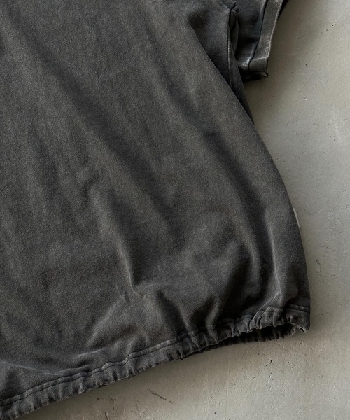 Perushu(ペルーシュ)の「ヴィンテージライク刺繍ハーフジップTシャツ(Tシャツ/カットソー・メンズ・ボルドー/ライトブルー/ブラック・LARGE/MEDIUM)」の7枚目の写真