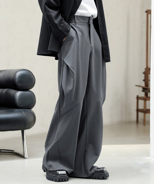 FVLMEN（フルメン）の「【FVLMEN】solid cut loose slacks/ソリッド カット ルーズ スラックス（スラックス・メンズ・ブラウン/グレー/ブラック・MEDIUM/LARGE/X-LARGE）」の3枚目の写真
