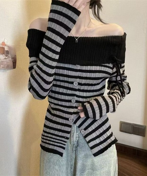 AsheKsha(アシクシャ)の「オフショルダーストライブトップス(Tシャツ/カットソー・レディース・グレー/ブラック/モカ・F)」の2枚目の写真