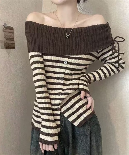 AsheKsha(アシクシャ)の「オフショルダーストライブトップス(Tシャツ/カットソー・レディース・グレー/ブラック/モカ・F)」の3枚目の写真
