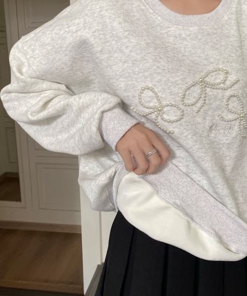 AsRiRe(アスリレイ)の「パールリボンデザイン 前刺繍スウェット(スウェット・レディース・ネイビー/レッド/ネイビー系/ライトグレー・M)」の2枚目の写真