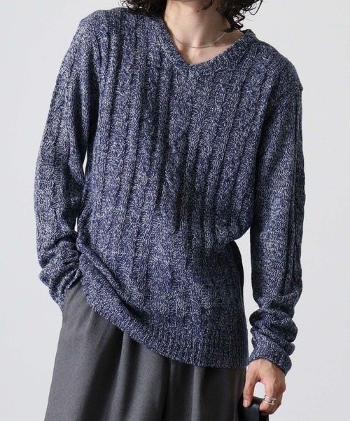 FUNALIVE(ファンアライブ)の「Cable knit v neck knit / ケーブル編みVネックニット unisex(ニット/セーター・メンズ・グレー系3/レッド系1/ネイビー系2/キャメル/ブラック系3/ブラック系2/ホワイト系1/ブラック系1/グレー系1/ブラック/ホワイト系2/グレー系2/ネイビー系1/オフホワイト・L/LL/M)」の11枚目の写真