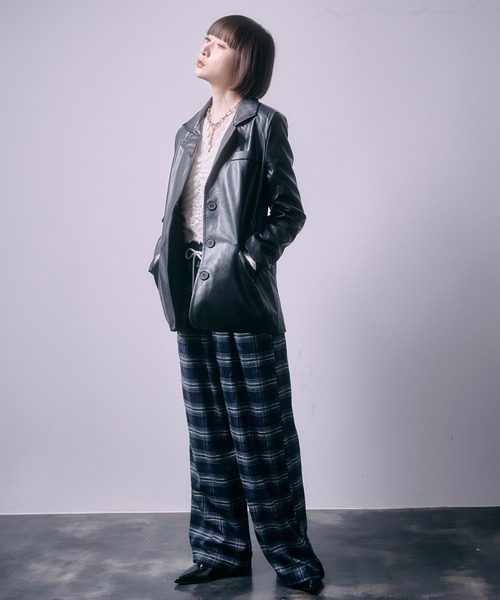 SEN TOKYO(セントーキョー)の「レースVネック スカラップデザイン シアートップス(Tシャツ/カットソー・レディース・ホワイト/ブラウン/レッド/ブラック・FREE)」の22枚目の写真