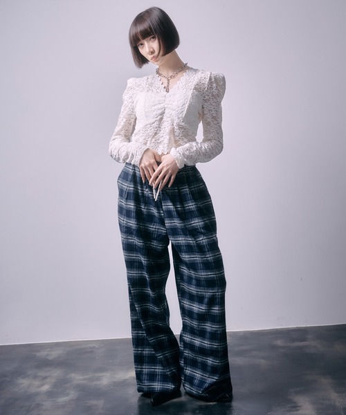 SEN TOKYO(セントーキョー)の「レースVネック スカラップデザイン シアートップス(Tシャツ/カットソー・レディース・ホワイト/ブラウン/レッド/ブラック・FREE)」の21枚目の写真