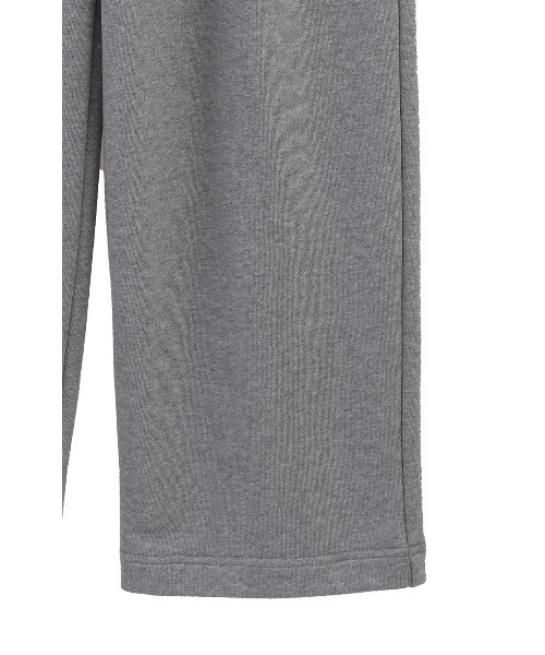 CLANE(クラネ)の「TWO TUCK SWEAT PANTS(スラックス・レディース・パープル/ブラック/グレー・1/0/2)」の7枚目の写真
