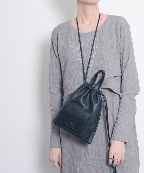 YArKA（ヤーカ）の「【YArKA/ヤーカ】 real leather drawstring shoulder mini bag [bdbd4]/ リアルレザー巾着風ハンドル付ショルダーバッグ（ハンドバッグ・レディース・ブラック・FREE）」の9枚目の写真
