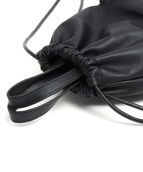 YArKA（ヤーカ）の「【YArKA/ヤーカ】 real leather drawstring shoulder mini bag [bdbd4]/ リアルレザー巾着風ハンドル付ショルダーバッグ（ハンドバッグ・レディース・ブラック・FREE）」の11枚目の写真
