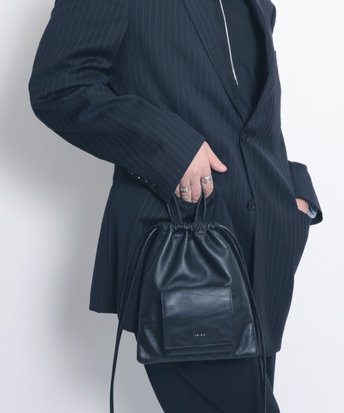 YArKA（ヤーカ）の「【YArKA/ヤーカ】 real leather drawstring shoulder mini bag [bdbd4]/ リアルレザー巾着風ハンドル付ショルダーバッグ（ハンドバッグ・レディース・ブラック・FREE）」の19枚目の写真
