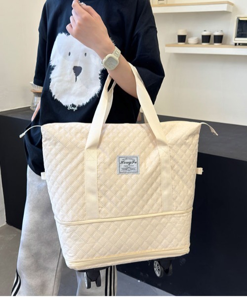 FREE STYLISTS(フリー スタイリスト)の「キルテキャスター付き ィングボストンバッグ 軽量 トラベルバッグ キャリーオン 3way(ショルダーバッグ・レディース・ネイビー/パープル/オフホワイト/ブルー/ブラック/ワイン/グレー・FREE)」の2枚目の写真