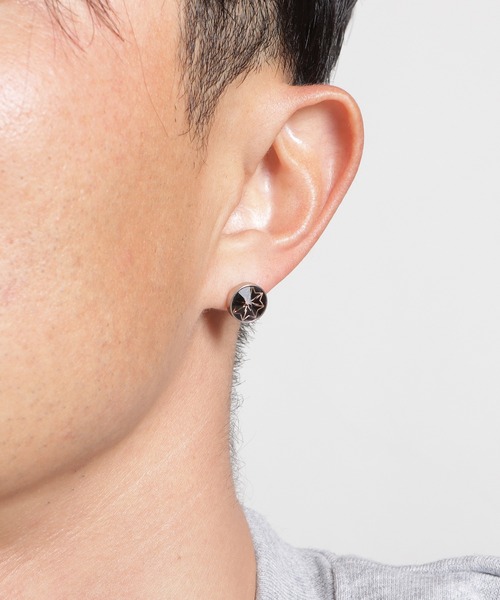 ANCHOR(アンカー)の「カットグラス ピアス 幾何学 10mm(ピアス(片耳用)・メンズ・シルバー・FREE)」の5枚目の写真