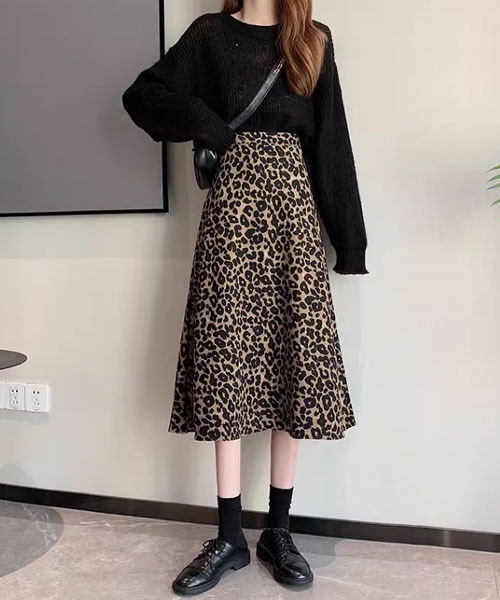 urge：（アージコロン ）の「【URGE：】レオパード ヒョウ柄 Aライン スカート（スカート・レディース・ベージュ/カーキ・SMALL/MEDIUM/LARGE/X-LARGE）」の2枚目の写真