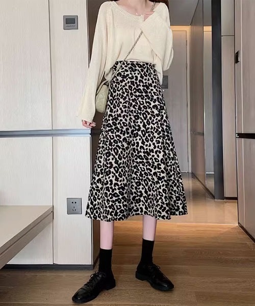 urge：（アージコロン ）の「【URGE：】レオパード ヒョウ柄 Aライン スカート（スカート・レディース・ベージュ/カーキ・SMALL/MEDIUM/LARGE/X-LARGE）」の5枚目の写真