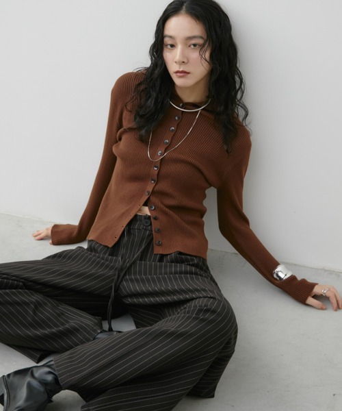 Aunt Marie's（アントマリーズ）の「2WAYハイネックリブニット（ニット/セーター・レディース・ブラック/アイボリー/ライトグレー/イエロー/ブラウン/レッド/グレイッシュベージュ・FREE）」の18枚目の写真