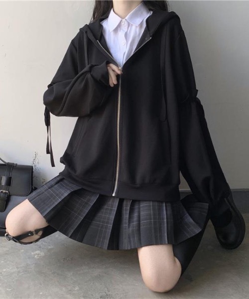 lilful(リルフル)の「リボンボリューム袖ジップパーカー(パーカー・レディース・グレー/ブラック・M/L)」の3枚目の写真