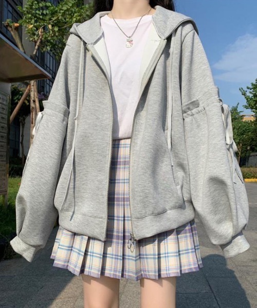 lilful(リルフル)の「リボンボリューム袖ジップパーカー(パーカー・レディース・グレー/ブラック・M/L)」の10枚目の写真