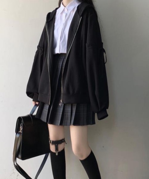 lilful(リルフル)の「リボンボリューム袖ジップパーカー(パーカー・レディース・グレー/ブラック・M/L)」の4枚目の写真