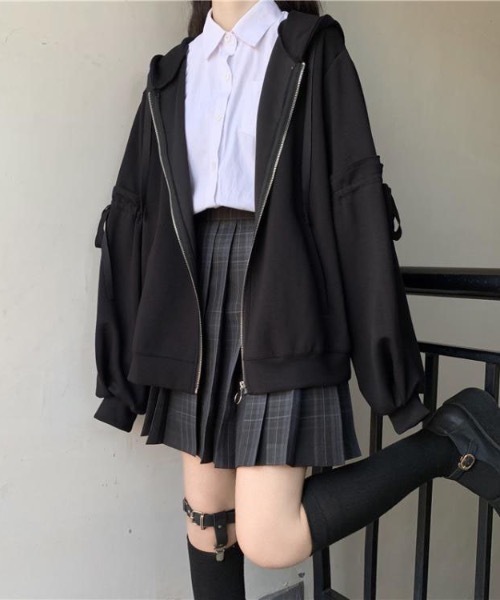 lilful(リルフル)の「リボンボリューム袖ジップパーカー(パーカー・レディース・グレー/ブラック・M/L)」の5枚目の写真