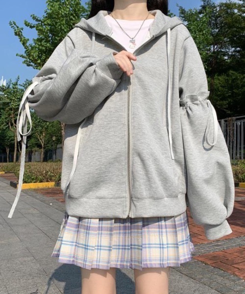 lilful(リルフル)の「リボンボリューム袖ジップパーカー(パーカー・レディース・グレー/ブラック・M/L)」の9枚目の写真