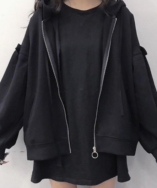 lilful(リルフル)の「リボンボリューム袖ジップパーカー(パーカー・レディース・グレー/ブラック・M/L)」の6枚目の写真