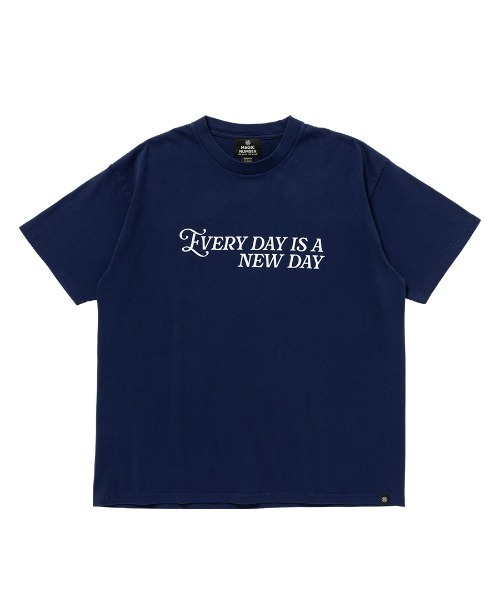 MAGIC NUMBER(マジック ナンバー)の「【MAGIC NUMBER】 EVERY DAY T-SHIRT エブリデイティーシャツ(Tシャツ/カットソー・メンズ・ブラック/イエロー/ネイビー/グリーン・MEDIUM/LARGE/X-LARGE)」の1枚目の写真
