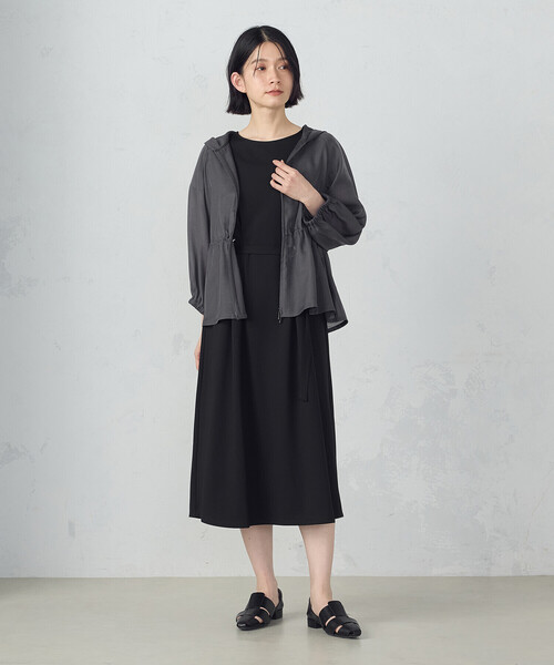 COMME CA ISM(コムサイズム)の「【接触冷感・防汚機能】フレンチスリーブ タックワンピースベルト付(ワンピース・レディース・ブラック/ブラウン・MEDIUM/LARGE)」の3枚目の写真