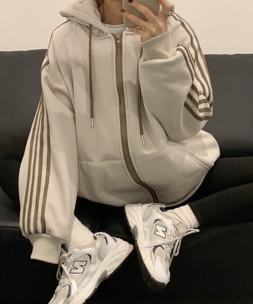 MEMECLE(メメクル)の「【 MEMECLE / メメクル 】オーバーサイズ サイドラインジップアップパーカー(パーカー・レディース・アイボリー/ブルー/ピンク/チャコール・FREE)」の14枚目の写真