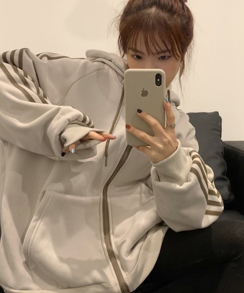 MEMECLE(メメクル)の「【 MEMECLE / メメクル 】オーバーサイズ サイドラインジップアップパーカー(パーカー・レディース・アイボリー/ブルー/ピンク/チャコール・FREE)」の15枚目の写真