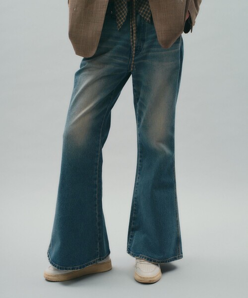 PUBLIC TOKYO（パブリックトウキョウ）の「【完売間近】REBELL BOTTOM JEAN（デニムパンツ・レディース・ライトブルー/ブルー・1/2）」の4枚目の写真