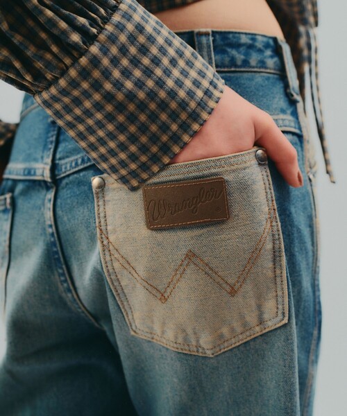 PUBLIC TOKYO（パブリックトウキョウ）の「【完売間近】REBELL BOTTOM JEAN（デニムパンツ・レディース・ライトブルー/ブルー・1/2）」の5枚目の写真