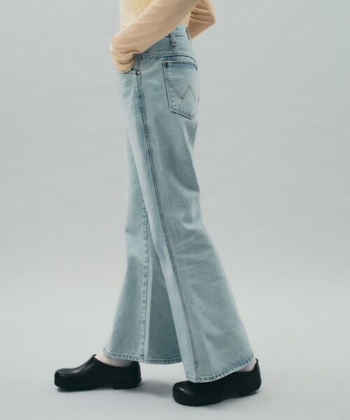 PUBLIC TOKYO（パブリックトウキョウ）の「【完売間近】REBELL BOTTOM JEAN（デニムパンツ・レディース・ライトブルー/ブルー・1/2）」の6枚目の写真