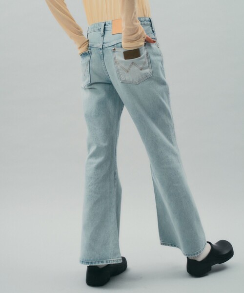 PUBLIC TOKYO（パブリックトウキョウ）の「【完売間近】REBELL BOTTOM JEAN（デニムパンツ・レディース・ライトブルー/ブルー・1/2）」の7枚目の写真