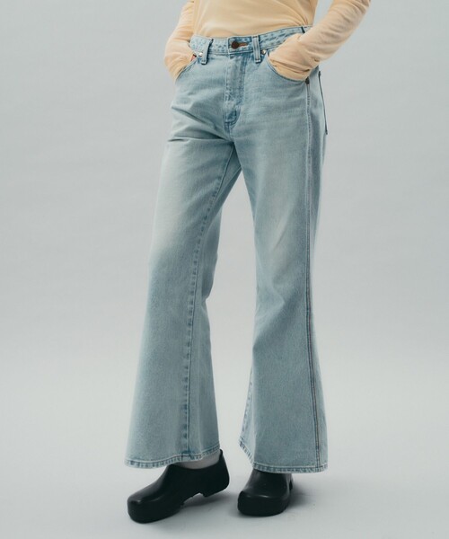 PUBLIC TOKYO（パブリックトウキョウ）の「【完売間近】REBELL BOTTOM JEAN（デニムパンツ・レディース・ライトブルー/ブルー・1/2）」の8枚目の写真