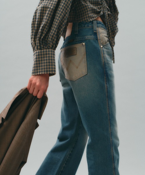 PUBLIC TOKYO（パブリックトウキョウ）の「【完売間近】REBELL BOTTOM JEAN（デニムパンツ・レディース・ライトブルー/ブルー・1/2）」の2枚目の写真