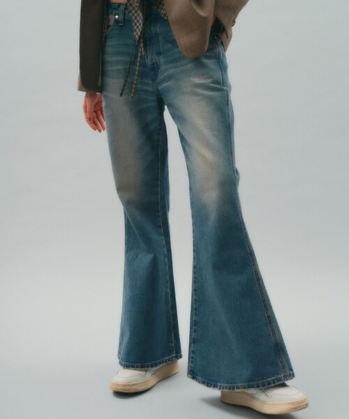 PUBLIC TOKYO（パブリックトウキョウ）の「【完売間近】REBELL BOTTOM JEAN（デニムパンツ・レディース・ライトブルー/ブルー・1/2）」の20枚目の写真