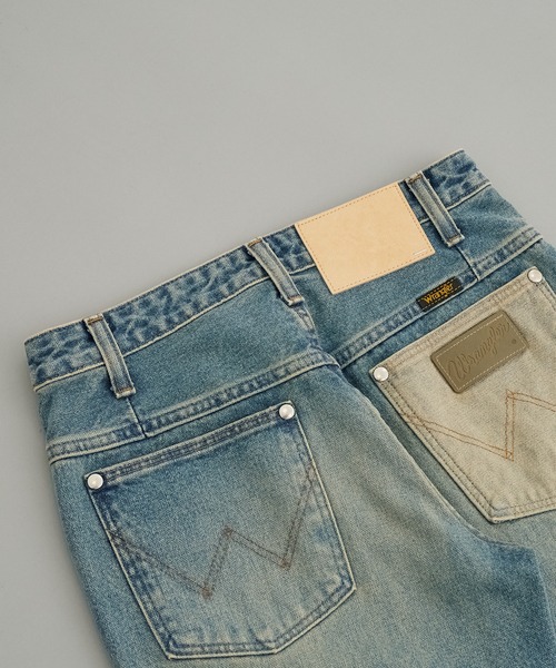 PUBLIC TOKYO（パブリックトウキョウ）の「【完売間近】REBELL BOTTOM JEAN（デニムパンツ・レディース・ライトブルー/ブルー・1/2）」の12枚目の写真