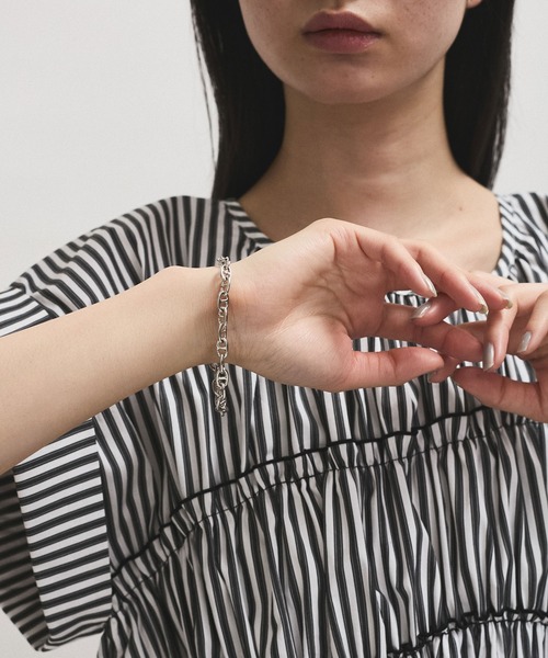 ADAM ET ROPE'(アダムエロペ)の「LES BIJOUX アンカーチェーンブレスレット(ブレスレット・レディース・ゴールド/シルバー・FREE)」の3枚目の写真