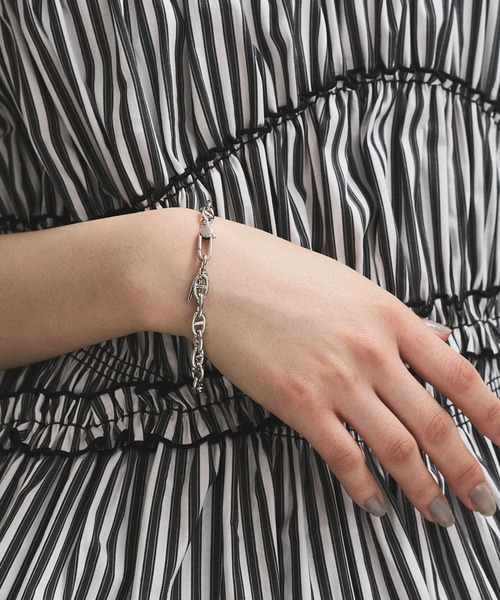 ADAM ET ROPE'(アダムエロペ)の「LES BIJOUX アンカーチェーンブレスレット(ブレスレット・レディース・ゴールド/シルバー・FREE)」の4枚目の写真